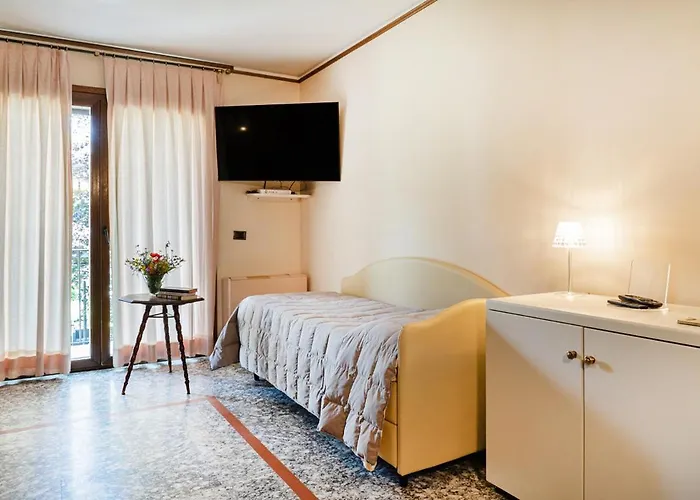 Отель Daniel 4*