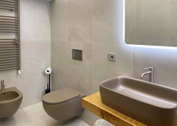 Отель Daniel 4*