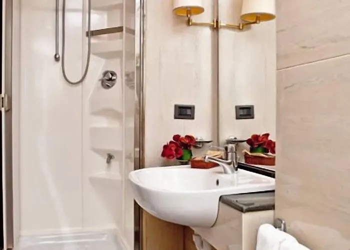 Отель Daniel 4*