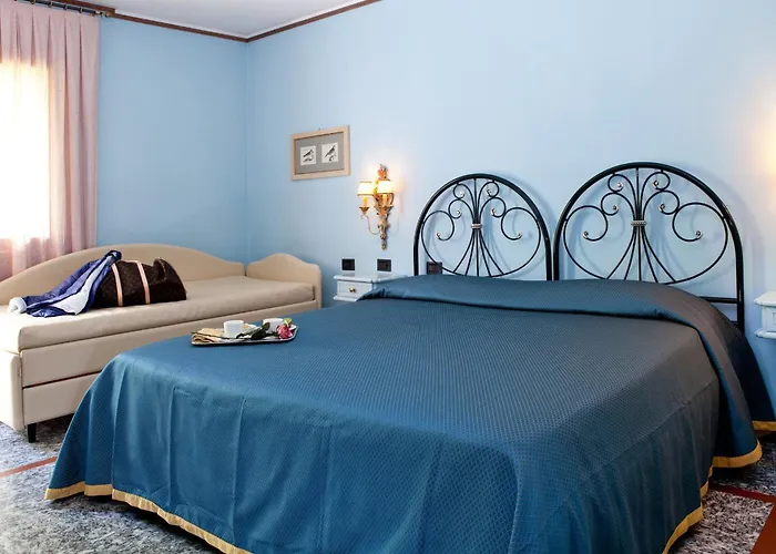 Отель Daniel 4*